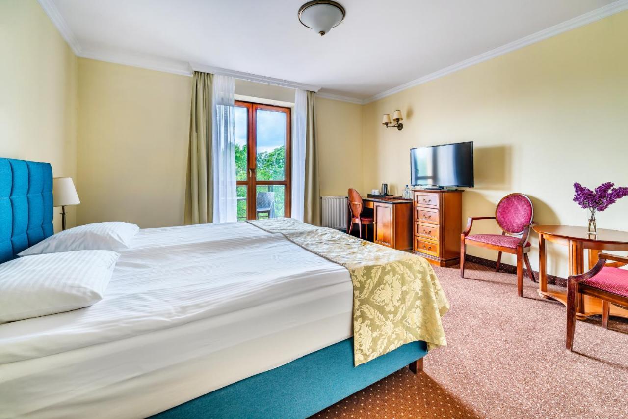 Hotel Pan Tadeusz セロツク エクステリア 写真