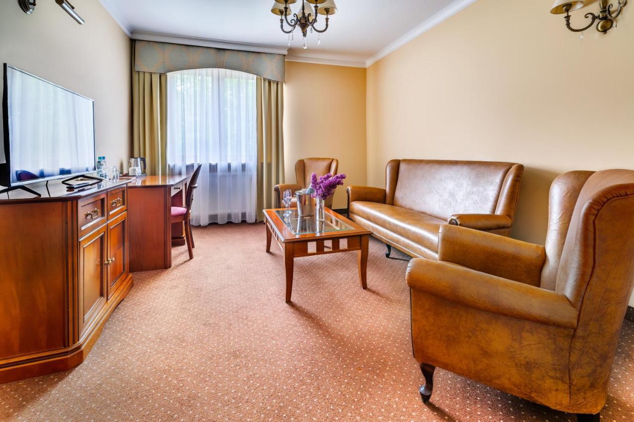 Hotel Pan Tadeusz セロツク エクステリア 写真