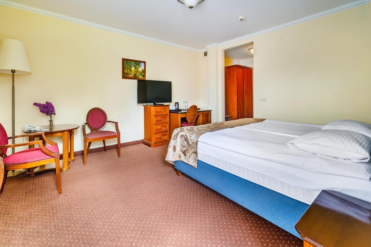 Hotel Pan Tadeusz セロツク エクステリア 写真