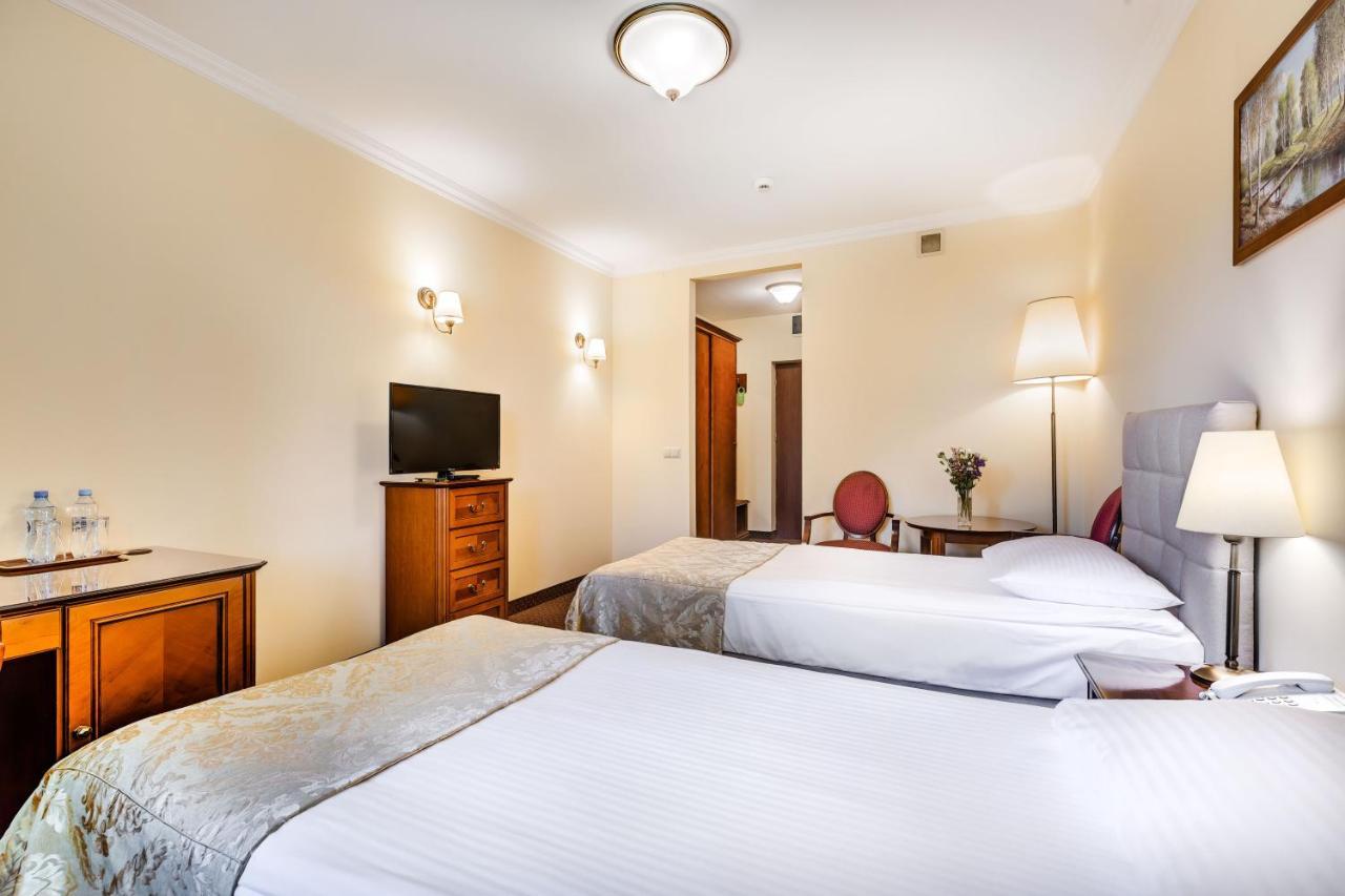 Hotel Pan Tadeusz セロツク エクステリア 写真