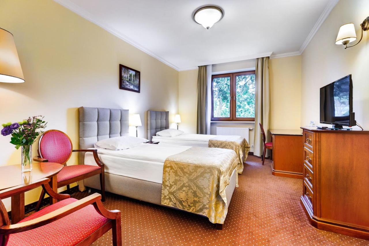 Hotel Pan Tadeusz セロツク エクステリア 写真