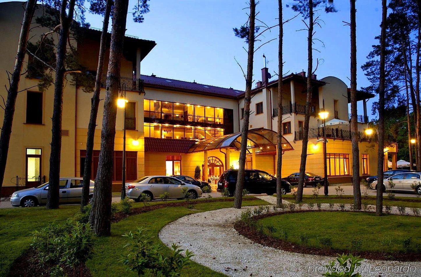 Hotel Pan Tadeusz セロツク エクステリア 写真
